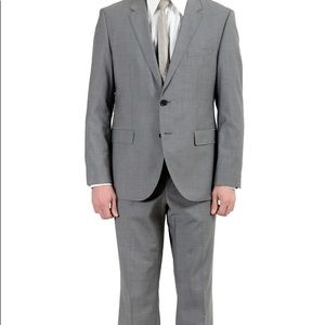 Like new Hugo Boss "The James4/Sharp6" Men's 100% Wool Gray Two Button Suit, 42R